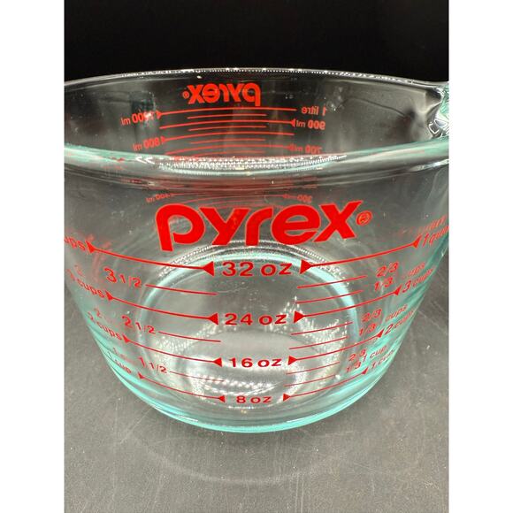 Vintage Pyrex Glass Measuring Cup: 4-Cup with Red Markings - Picture 2 of 8